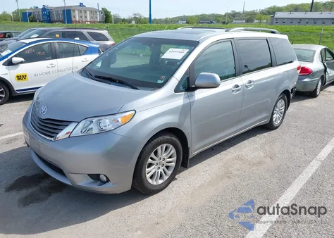 2014 Toyota Sienna Xle V6 8 Passenger z USA, uszkodzony, nr VIN 5TDYK3DC0ES451307